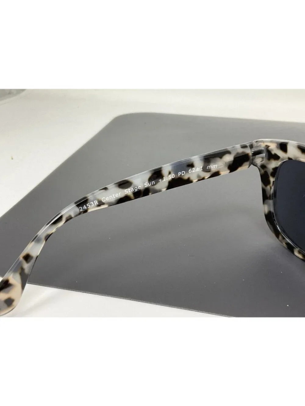 Peepers Center Stage Oversized Reading Sunglasses Gray Tortoise +1.50